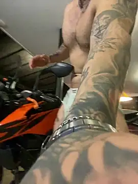 Snapshot of LeoSalvatore_ chatting on March 3, 6:31 am LeoSalvatore  online show from March 3, 6:31 am