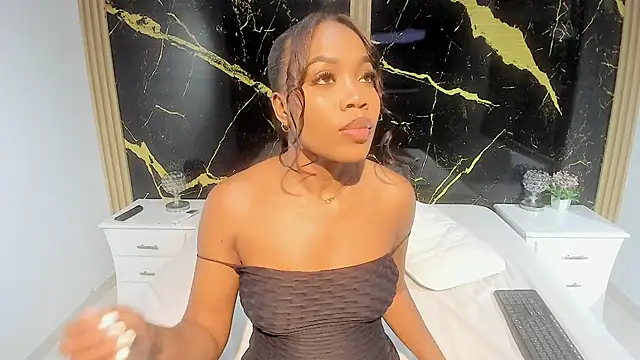 CarlieLyn online show from March 4, 7:10 pm