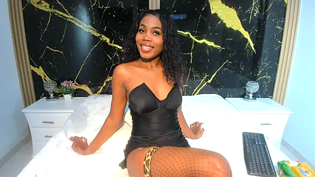 CarlieLyn online show from December 17, 7:30 pm