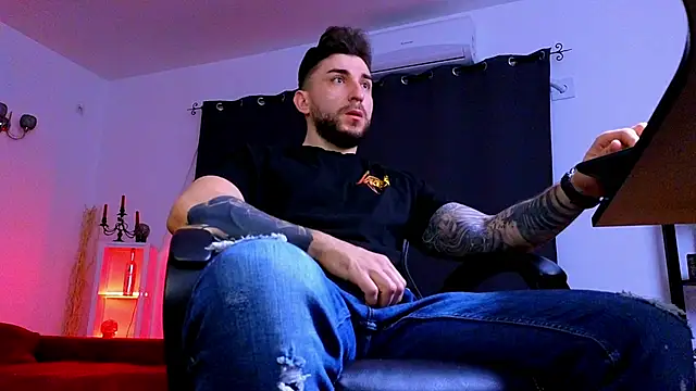 MightyAaron66 online show from April 1, 2:24 am