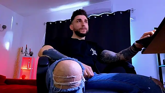 MightyAaron66 online show from April 9, 5:09 am