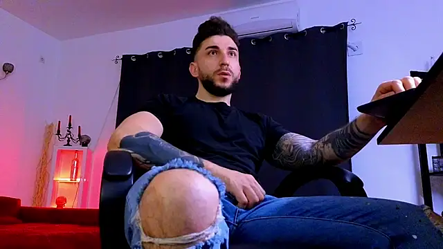 MightyAaron66 online show from April 19, 1:28 am