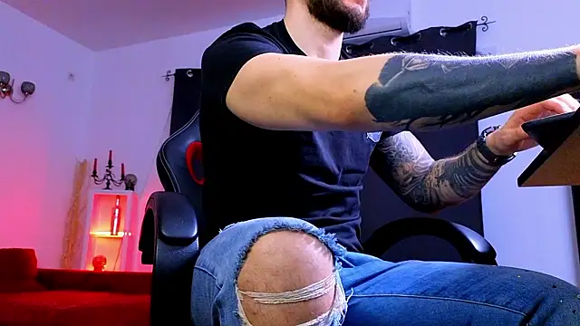 MightyAaron66 online show from February 14, 3:34 pm