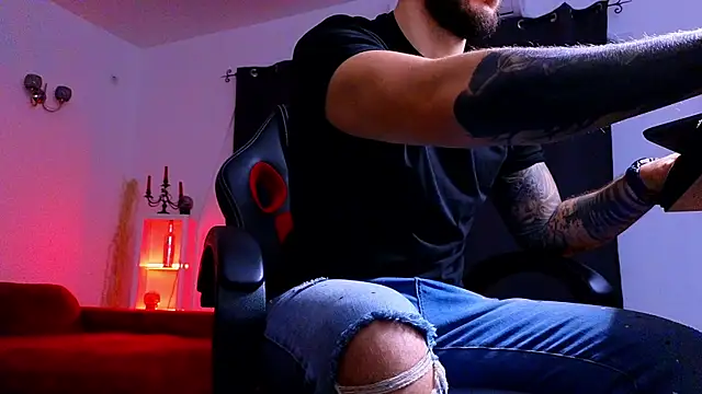 MightyAaron66 online show from November 4, 4:16 am