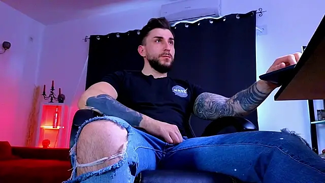 MightyAaron66 online show from June 1, 3:55 pm