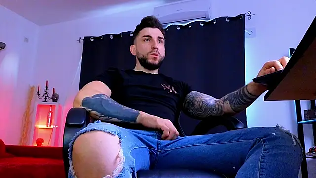 MightyAaron66 online show from June 4, 3:33 am