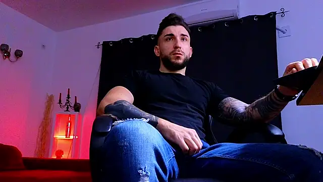 MightyAaron66 online show from December 19, 3:32 am