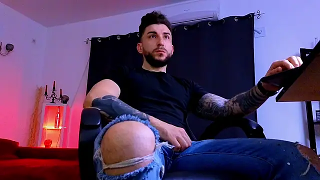 MightyAaron66 online show from April 22, 1:23 am