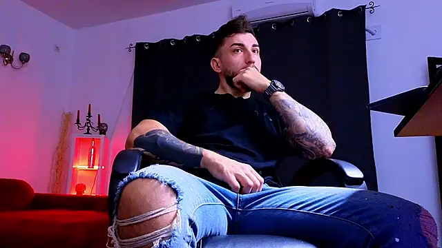 MightyAaron66 online show from October 25, 4:22 am