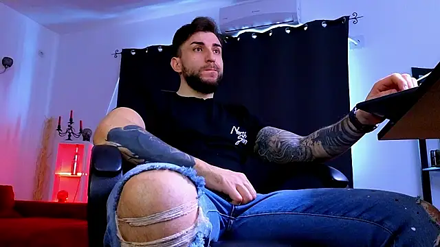 MightyAaron66 online show from February 18, 8:33 am