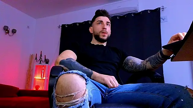 MightyAaron66 online show from March 29, 5:09 am