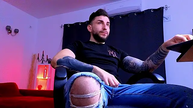 MightyAaron66 online show from February 10, 5:23 pm