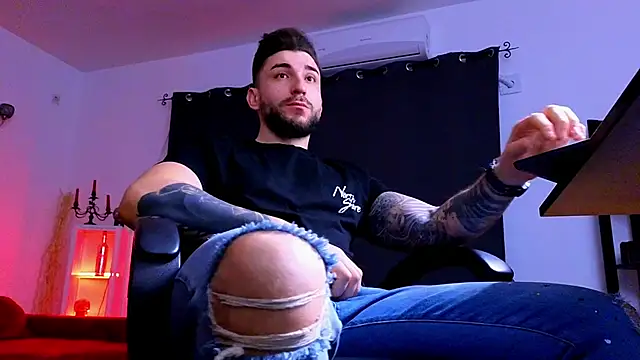 MightyAaron66 online show from January 19, 5:44 am