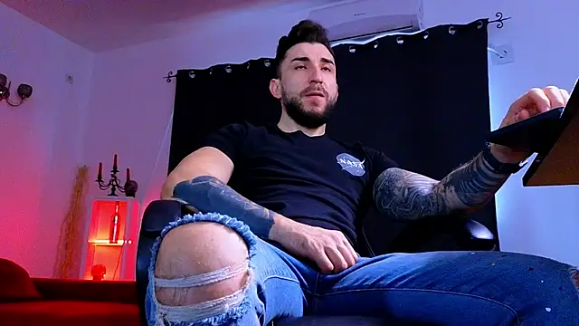 MightyAaron66 online show from December 18, 7:35 am