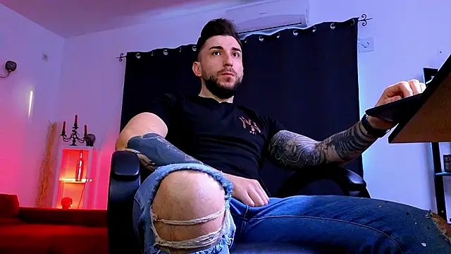 MightyAaron66 online show from March 15, 5:03 am