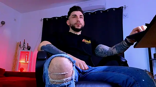 MightyAaron66 online show from April 10, 4:30 am