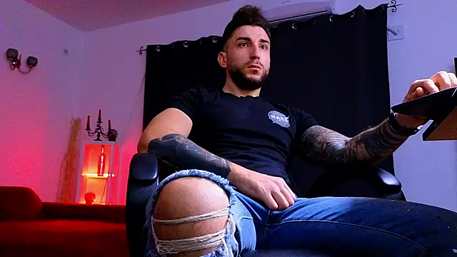 MightyAaron66 online show from November 7, 3:44 am