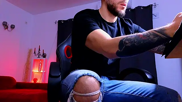 MightyAaron66 online show from October 27, 4:35 am