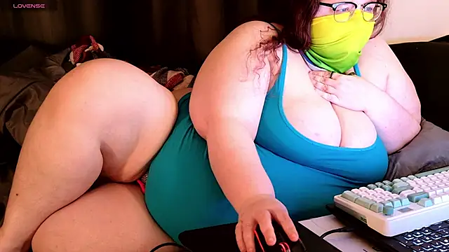 Snapshot of DoubleCherryBombXO chatting on October 25, 6:34 am DoubleCherryBombXO online show from October 25, 6:34 am