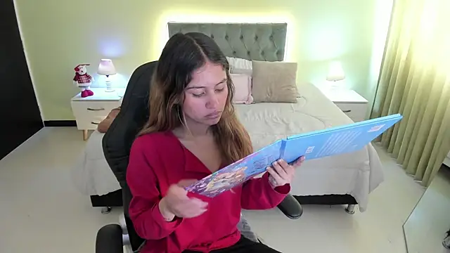 Snapshot of Tamy_edwards chatting on December 14, 2:00 pm Tamy edwards online show from December 14, 2:00 pm