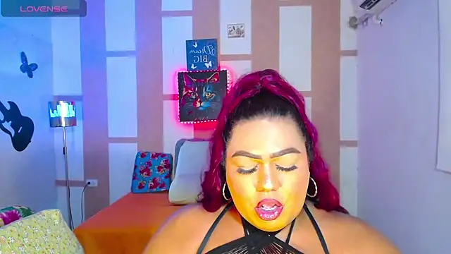 Snapshot of OpraxBellinda chatting on June 3, 1:28 am OpraxBellinda online show from June 3, 1:28 am