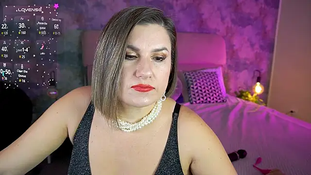 KiraRoxx online show from February 24, 8:10 pm