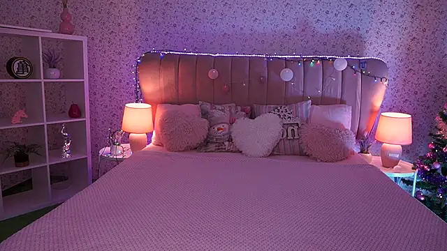 KiraRoxx online show from December 21, 10:54 pm