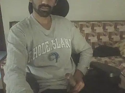 Snapshot of dominanthubby chatting on February 21, 3:56 am dominanthubby online show from February 21, 3:56 am