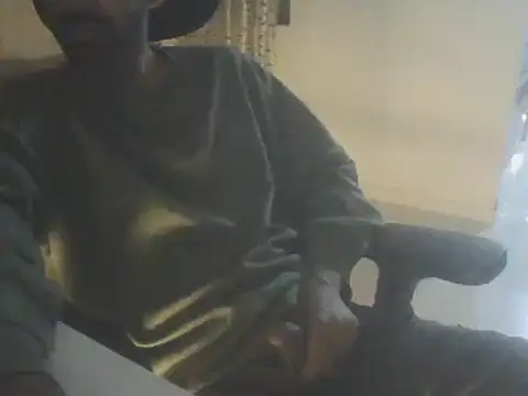 Snapshot of dominanthubby chatting on December 4, 12:02 am dominanthubby online show from December 4, 12:02 am