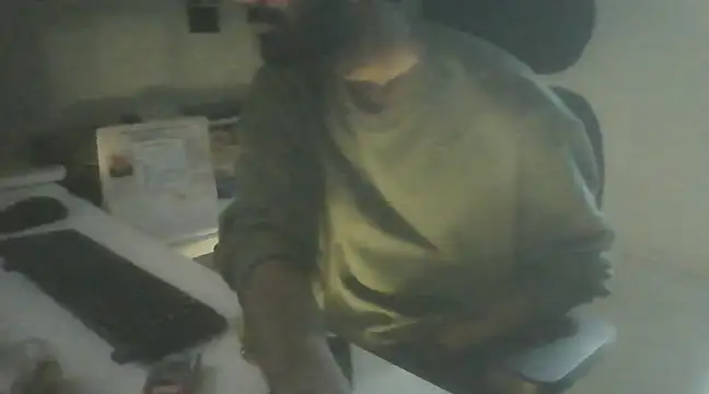 Snapshot of dominanthubby chatting on December 21, 10:40 pm dominanthubby online show from December 21, 10:40 pm