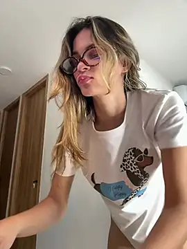 cuteluci  online show from July 20, 1:02 pm