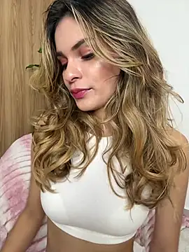 cuteluci  online show from May 13, 1:40 pm