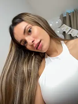 cuteluci  online show from October 19, 1:36 pm