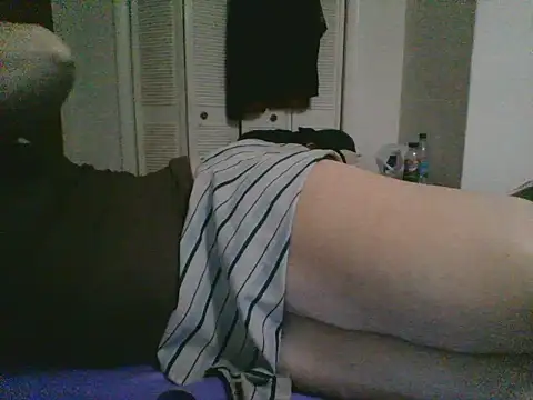 Snapshot of Emilylyn2501 chatting on October 8, 1:18 am Emilylyn2501 online show from October 8, 1:18 am