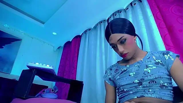 NahomiCamper online show from September 26, 2:40 am