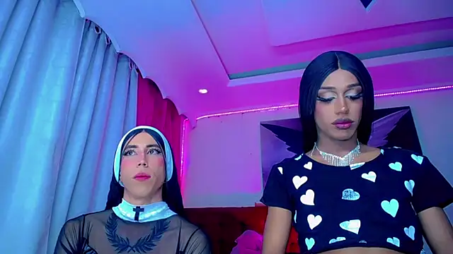 NahomiCamper online show from October 19, 1:30 am