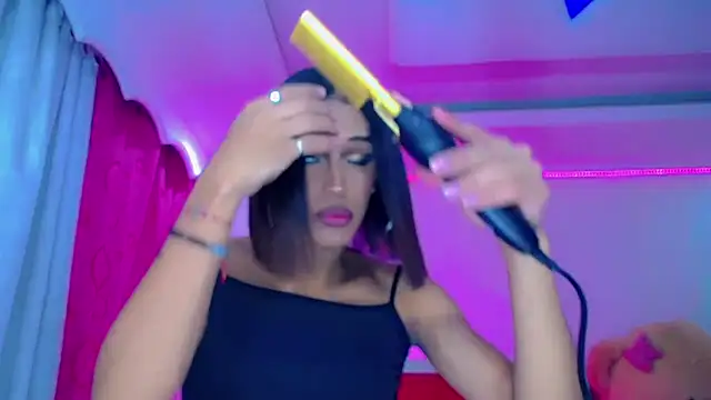 NahomiCamper online show from April 4, 10:38 pm