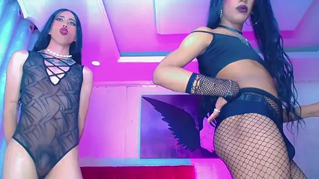 NahomiCamper online show from November 18, 3:21 am