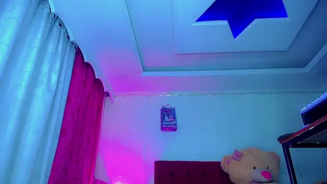 NahomiCamper online show from April 15, 7:07 pm