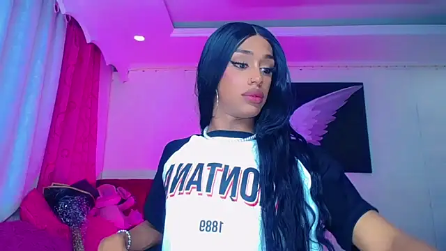 NahomiCamper online show from November 19, 2:33 am