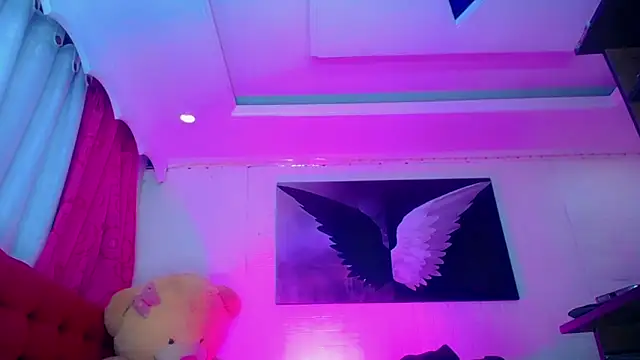 NahomiCamper online show from December 18, 2:32 pm