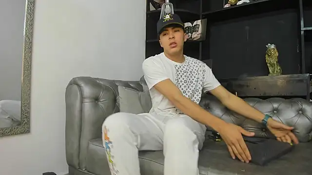 HeellBoy  online show from October 10, 7:58 pm