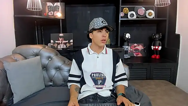 HeellBoy  online show from October 24, 8:41 pm