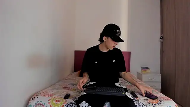 HeellBoy  online show from February 28, 12:38 pm