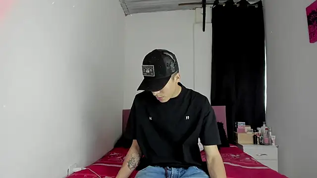 HeellBoy  online show from March 18, 7:37 pm