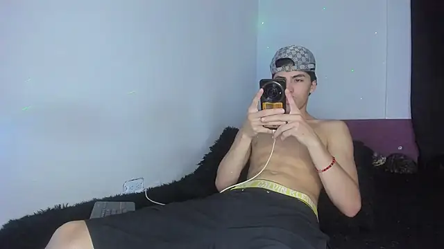 HeellBoy  online show from June 12, 10:18 pm