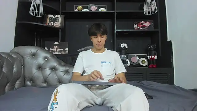 HeellBoy  online show from October 14, 7:47 pm