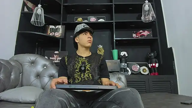 HeellBoy  online show from October 15, 7:22 pm