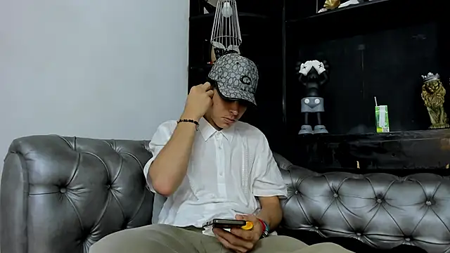 HeellBoy  online show from November 27, 2:34 am