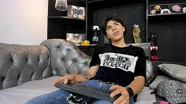 HeellBoy  online show from November 19, 4:23 am